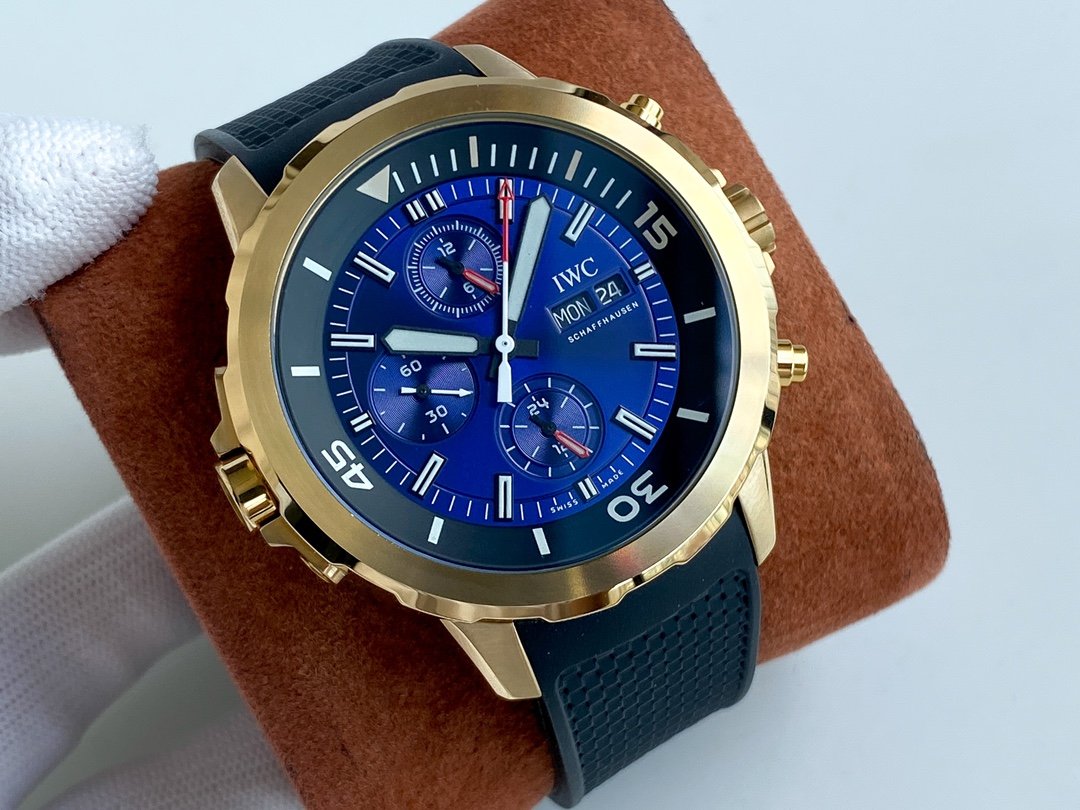 AQUATIMER EXPEDITION JAQUES YVES GOLD CASE