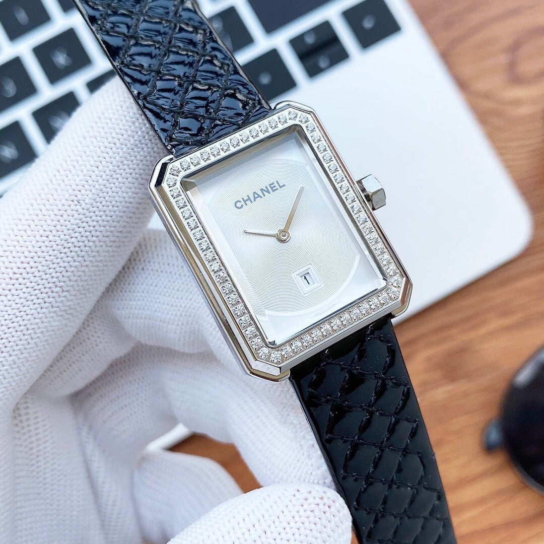 BOY-FRIEND QUARTZ SECOND TIME DIAMOND BEZEL LEATHER STRAP
