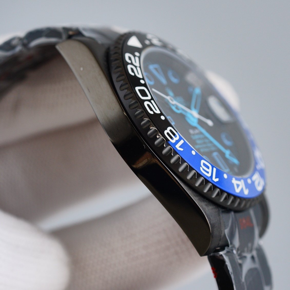 GMT-MASTER II CUSTOM BLACK BATMAN BEZEL BLUE NUMERALS