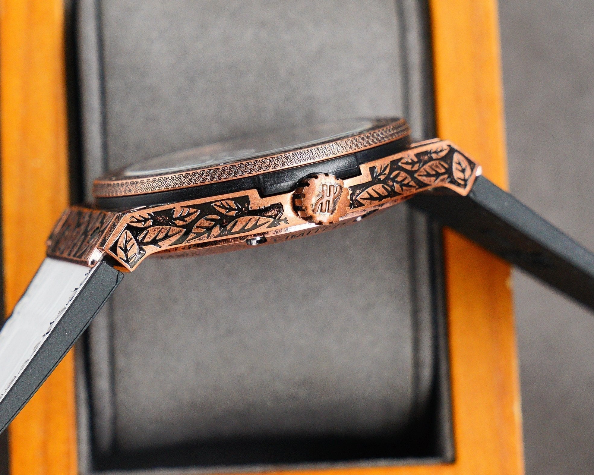 CLASSIC FUSION 45MM ENGRAVED SECOND HAND