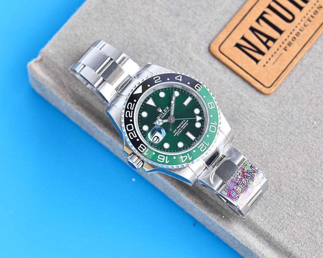 GMT-MASTER II CUSTOM GREEN BLACK BEZEL GREEN DIAL OYSTER BRACELET