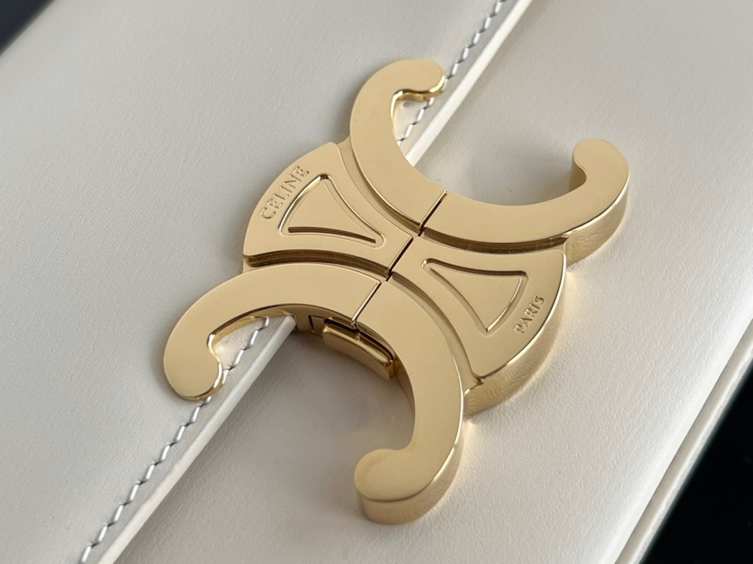 CLASSIC TRIOMPHE 20 CREAM CALFSKIN GOLD HARDWARE