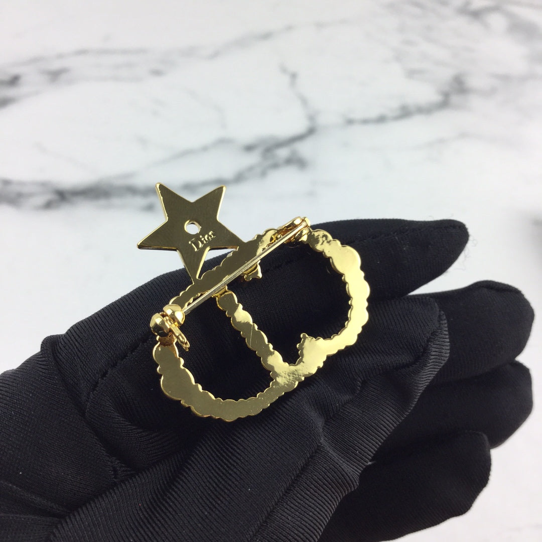CD Brooch 04