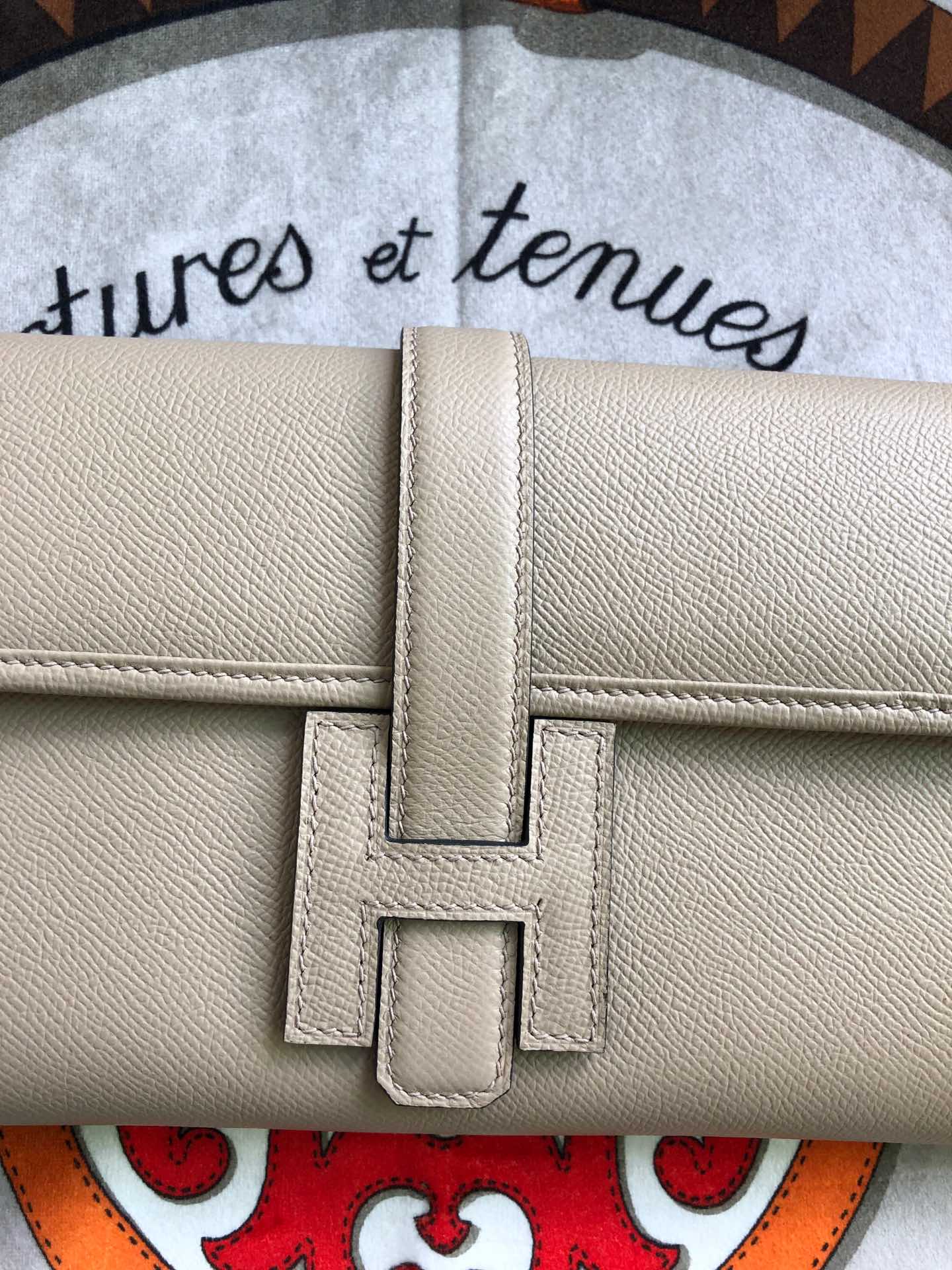 HM Jige 29 Almond White Epsom 229078
