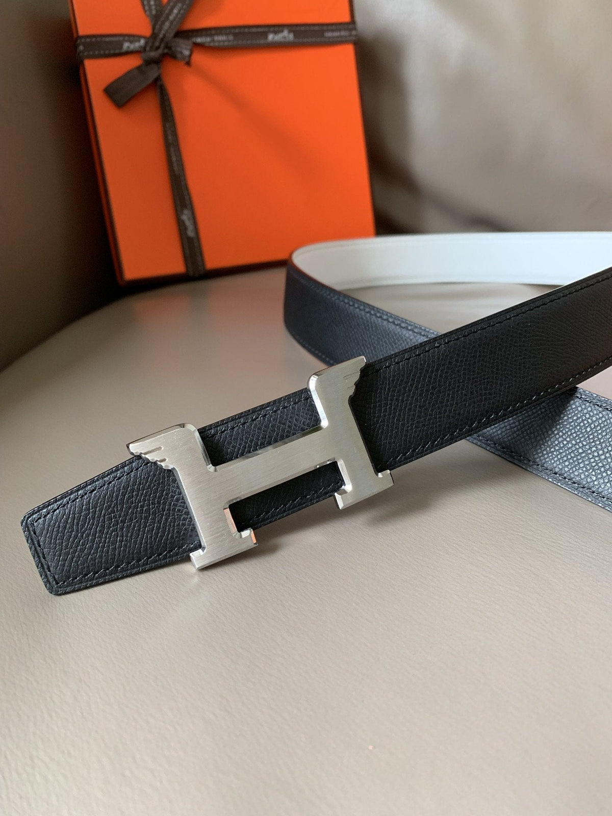 pegase h reversible white black epsom