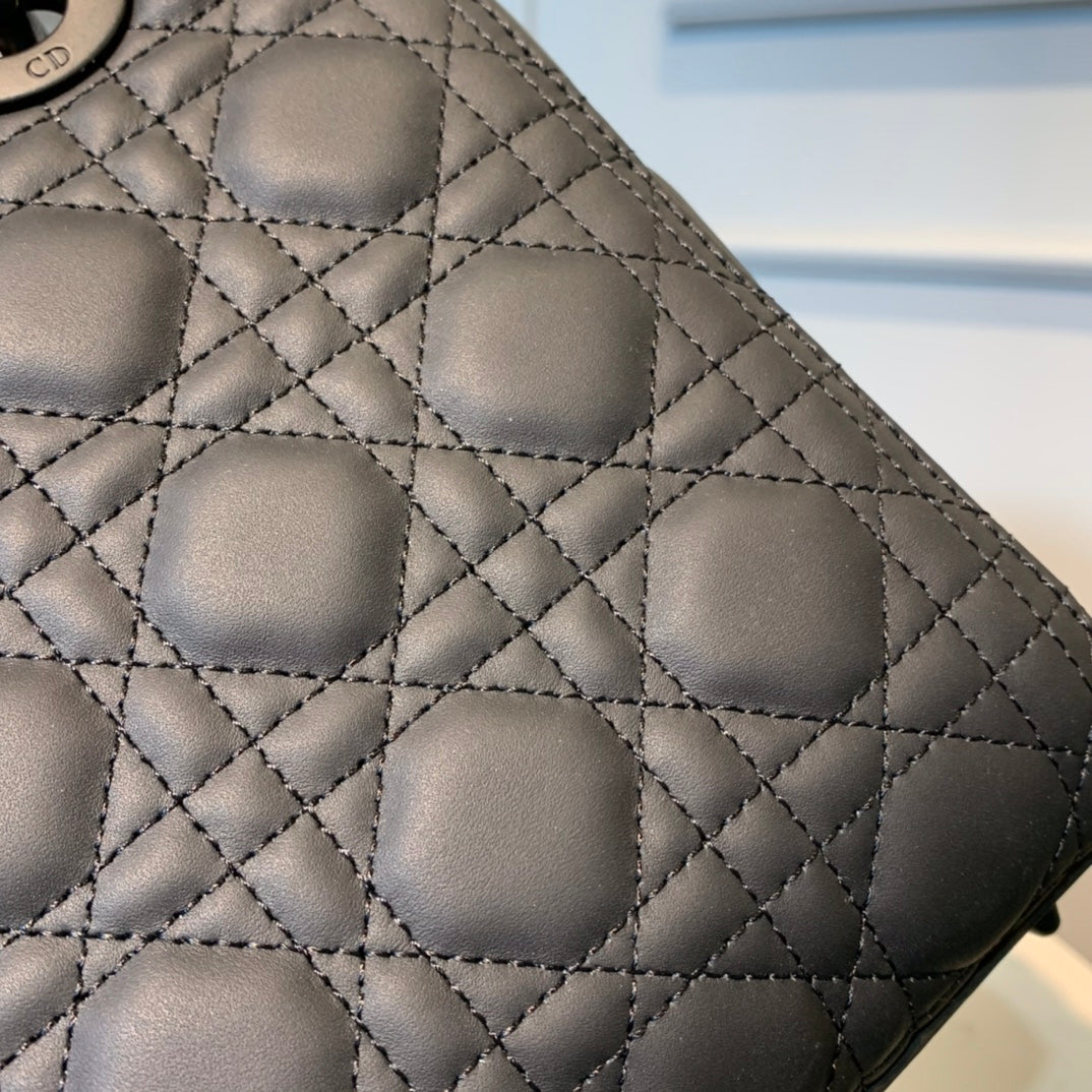 medium lady 24 black calfskin black hardware