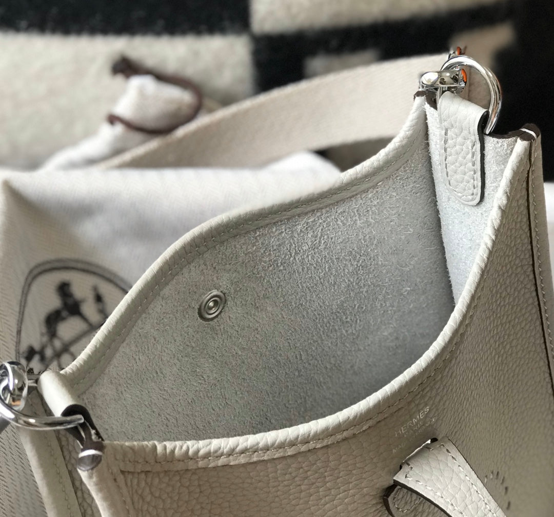Mini Evelyne 18cm Ivory Togo Silver Hardware