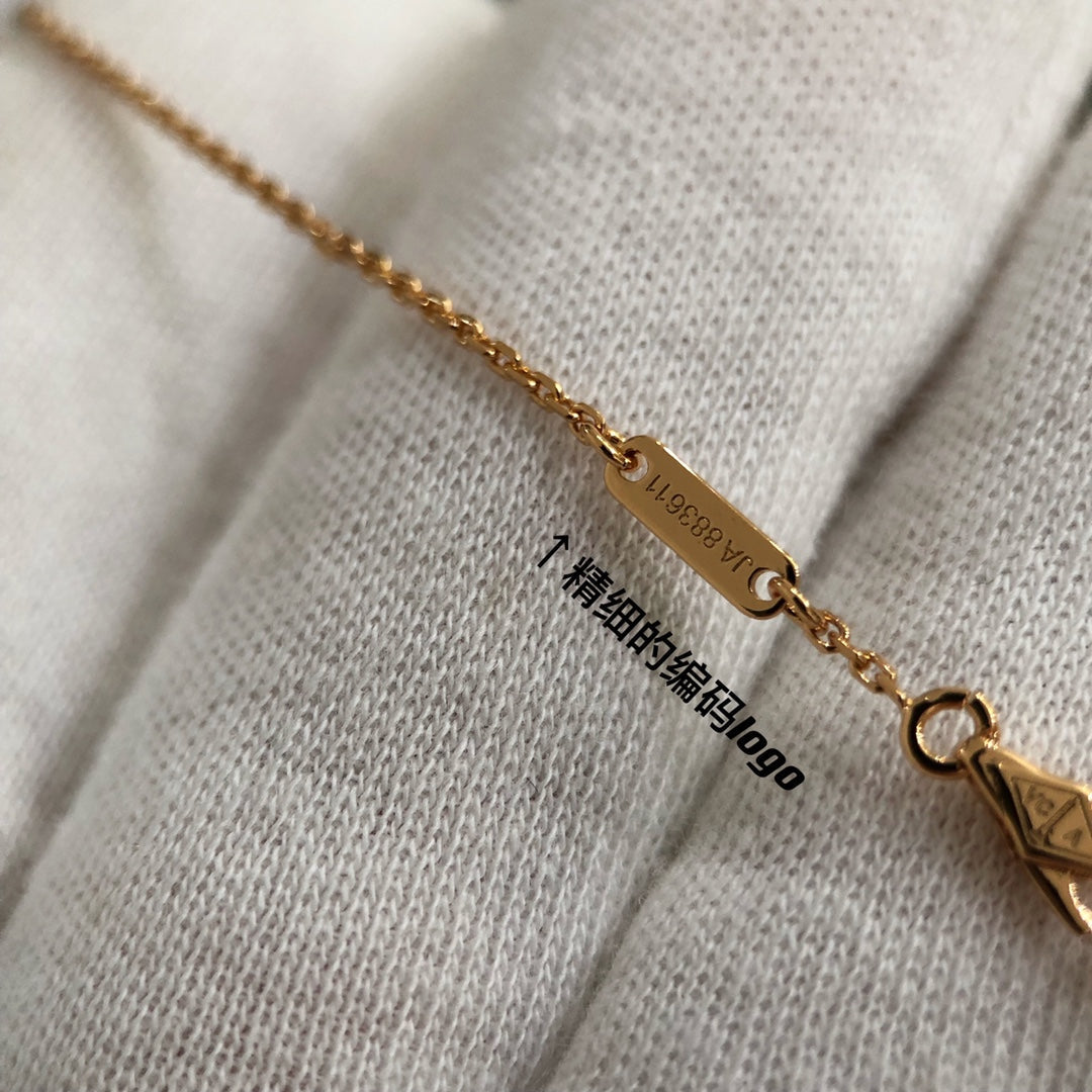 VCA Heart Red Gold 1 Motifs Bracelet