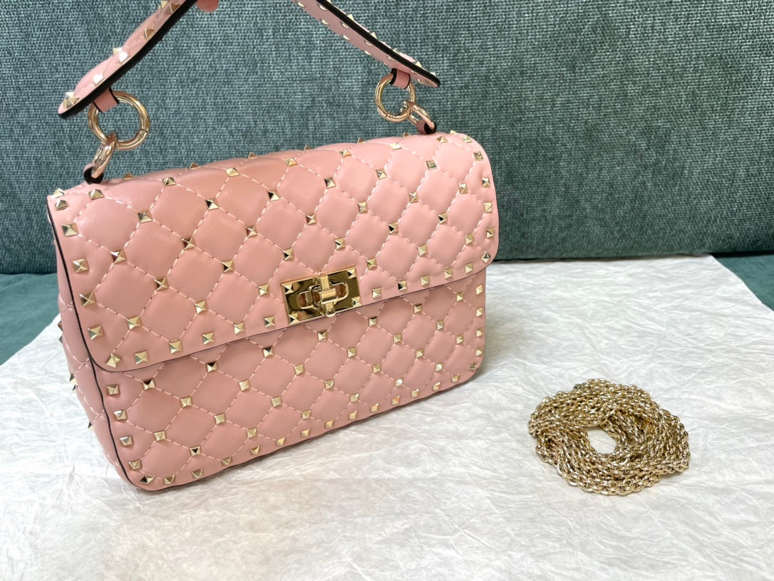 garavani rockstud spike medium 24cm light pink lambskin