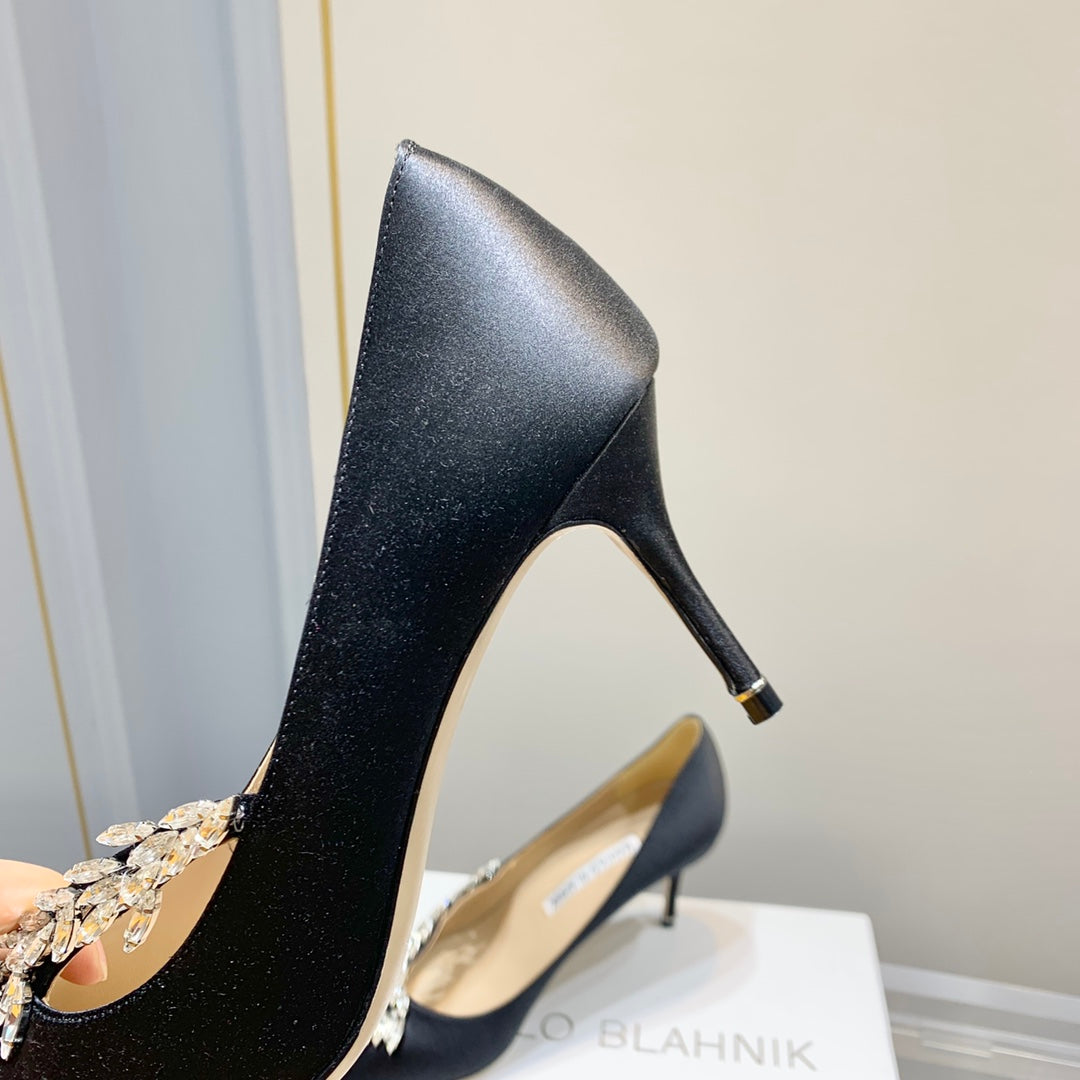 Manolo Wheat Ear Rhinestone High Heels Pumps Black Silk Fabric 327446