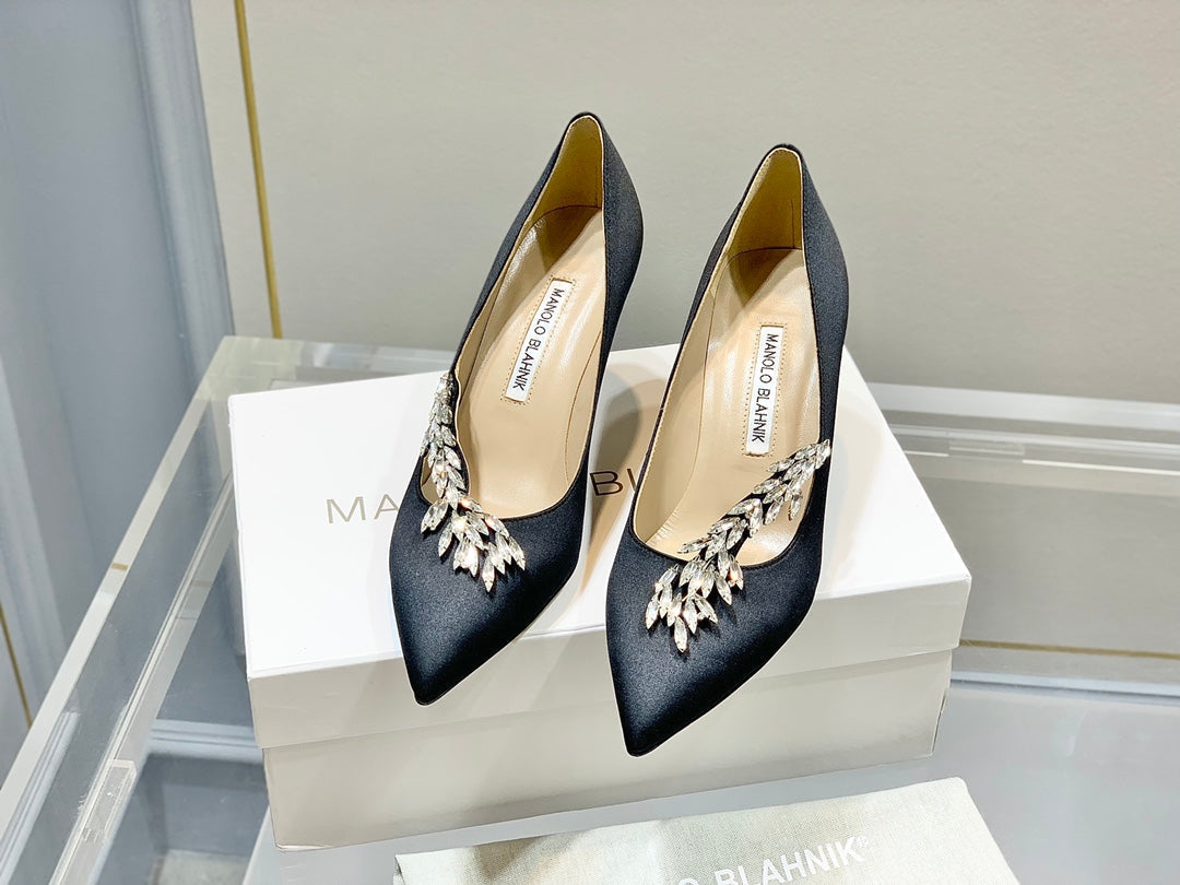 Manolo Wheat Ear Rhinestone High Heels Pumps Black Silk Fabric 327446