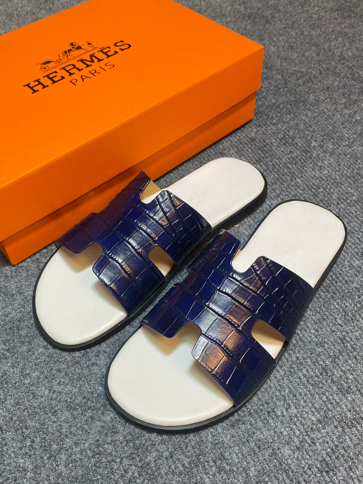 HM IZMIR CROCODILE MOTIF SANDAL NAVY AND WHITE CALFSKIN