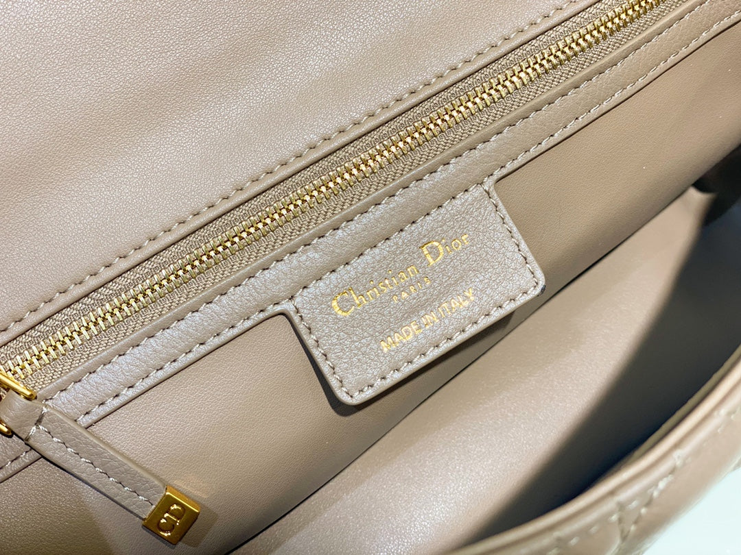 medium caro 25.5 warm taupe calfskin