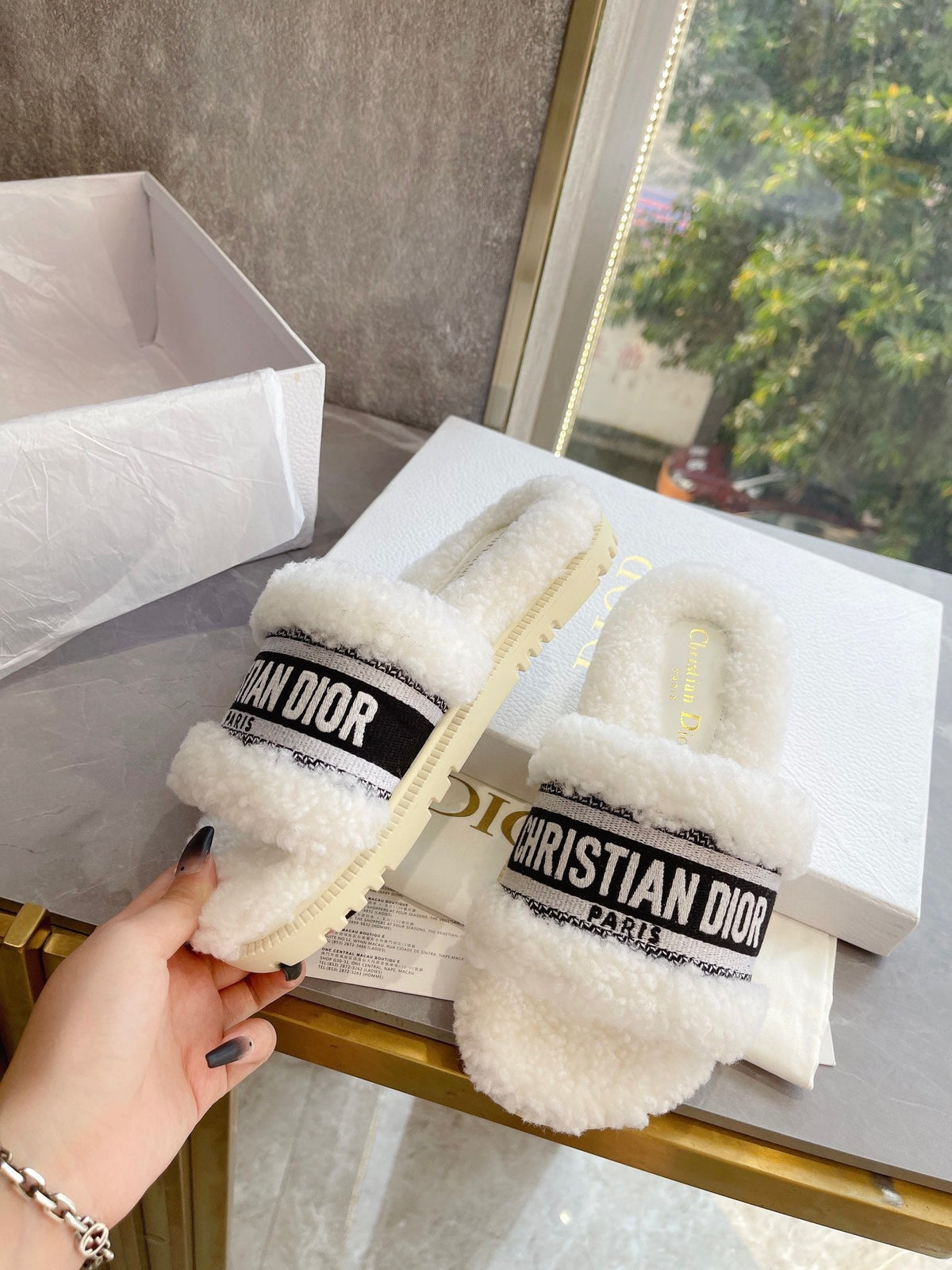 CD 25  Flat Slippers White Black Wool 395565