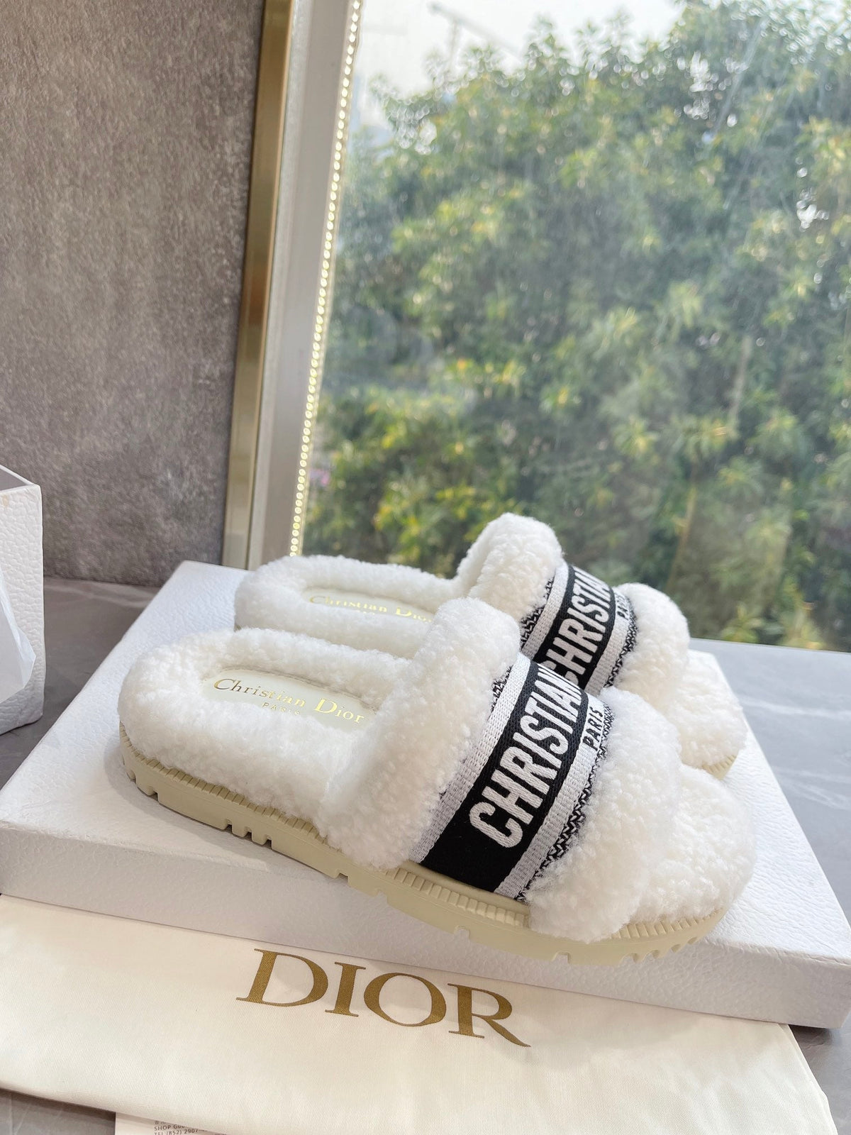 CD 25  Flat Slippers White Black Wool 395565