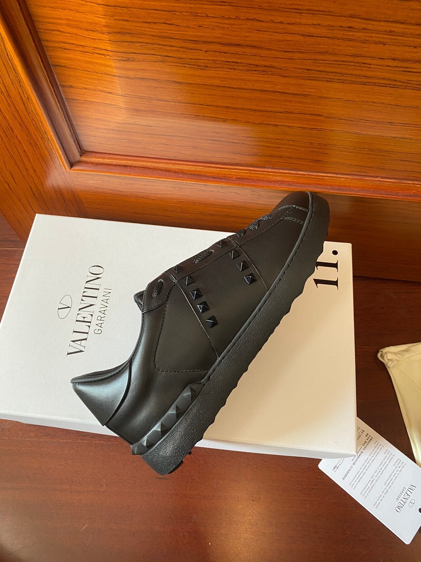 VT Rockstud Sneaker Black Purple Cowhide