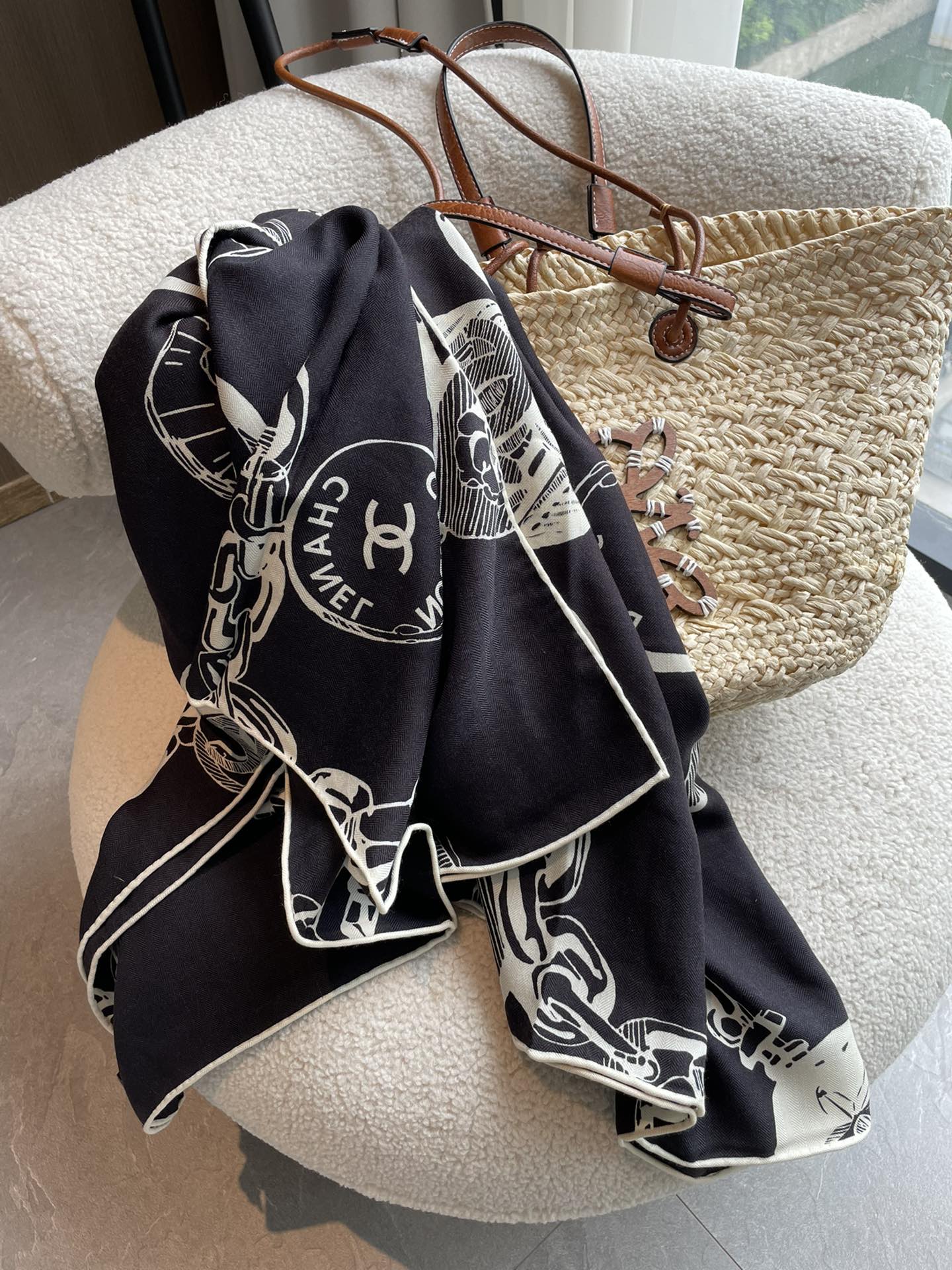 CC Square Scarf 140 CM In Black White Silk  421549