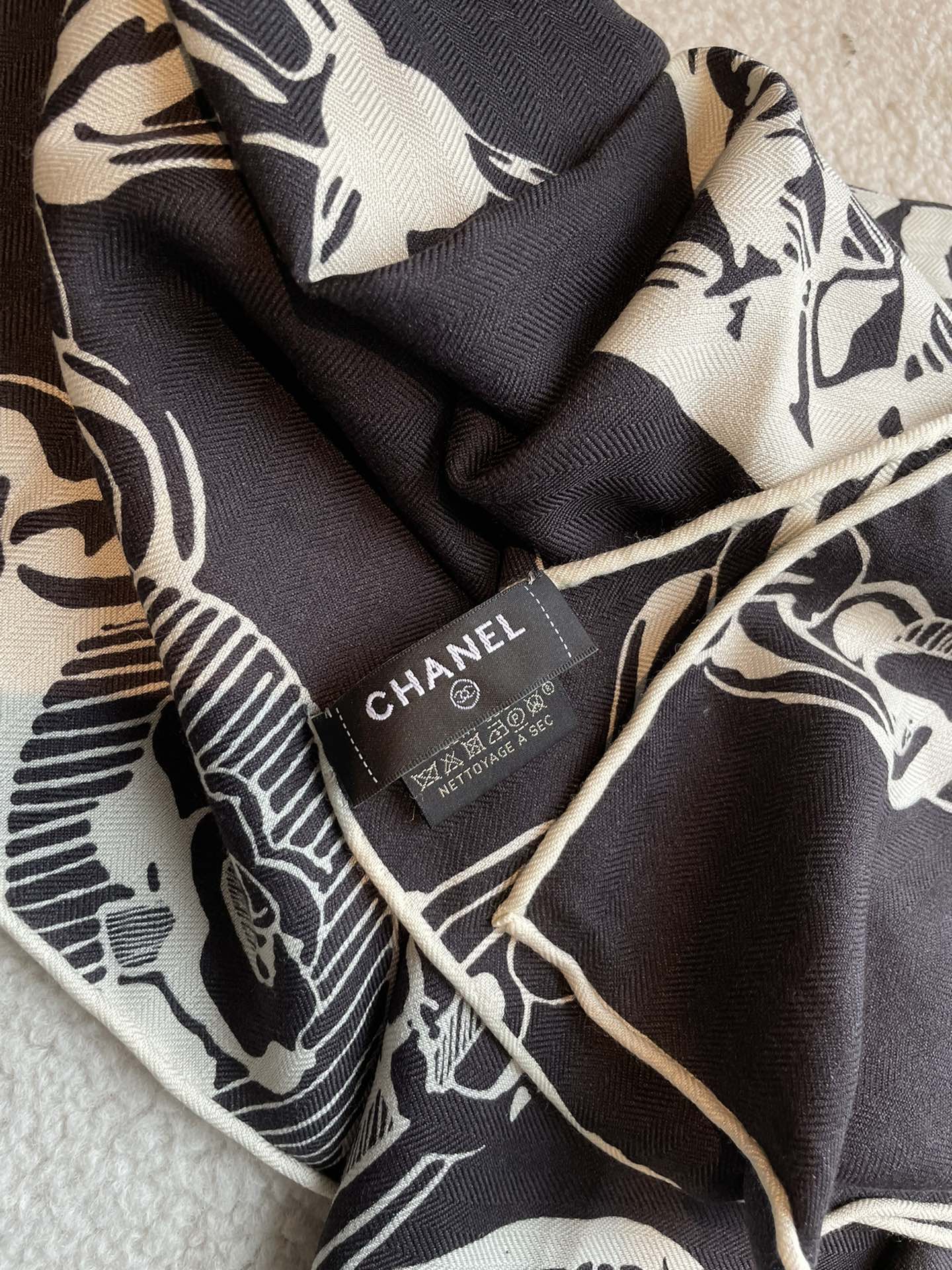 CC Square Scarf 140 CM In Black White Silk  421549