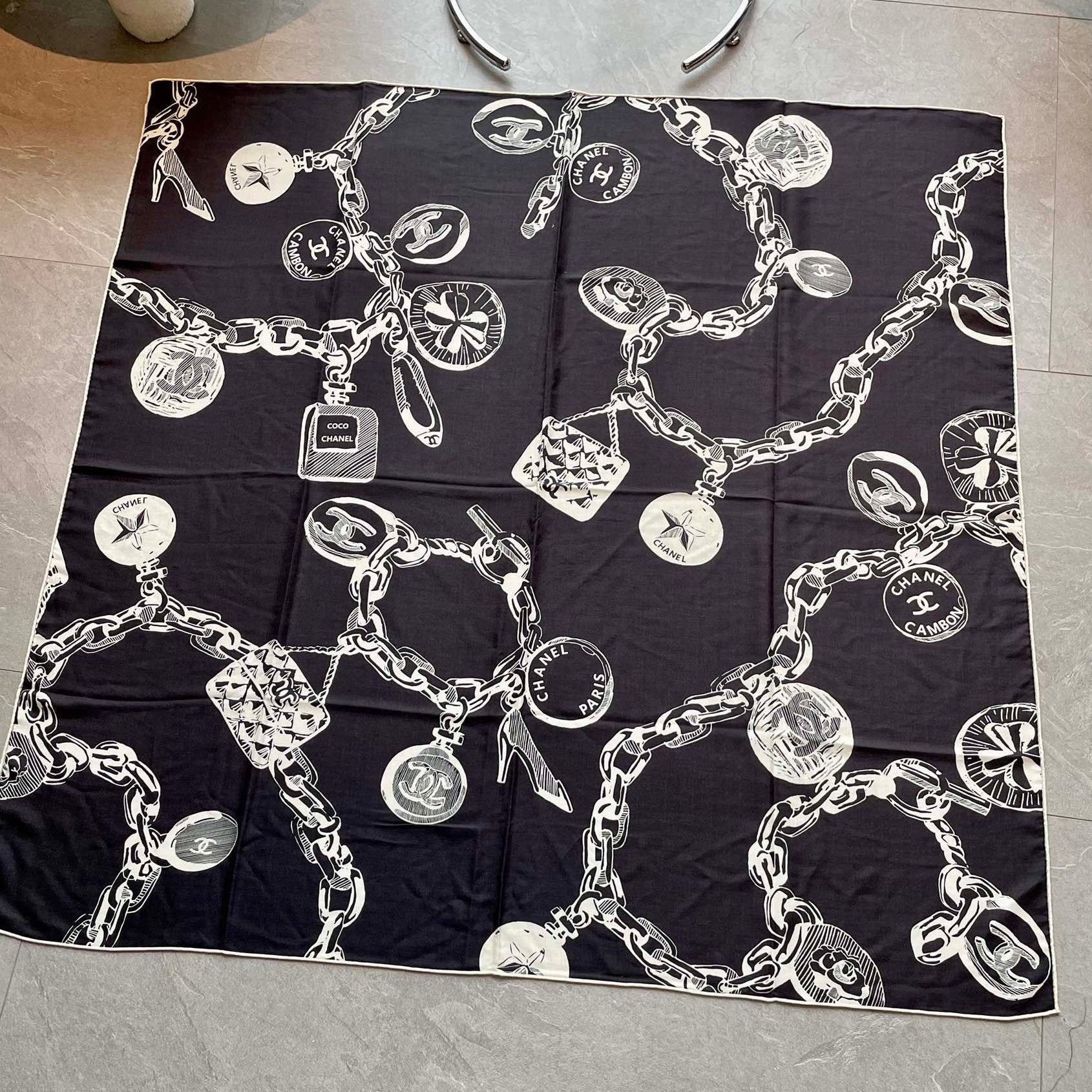 CC Square Scarf 140 CM In Black White Silk  421549