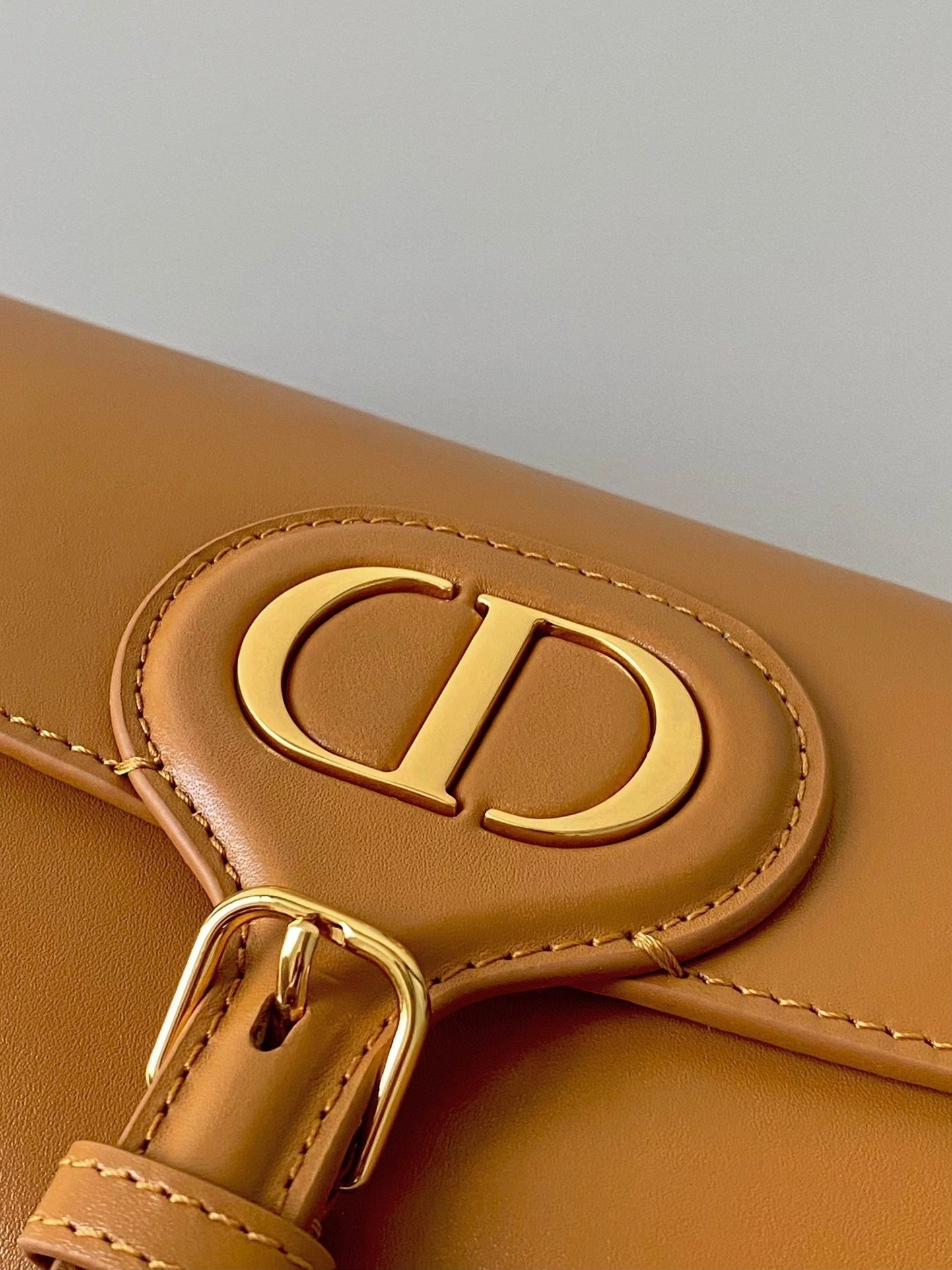 medium cd east west bobby 22cm brown calfskin ghw