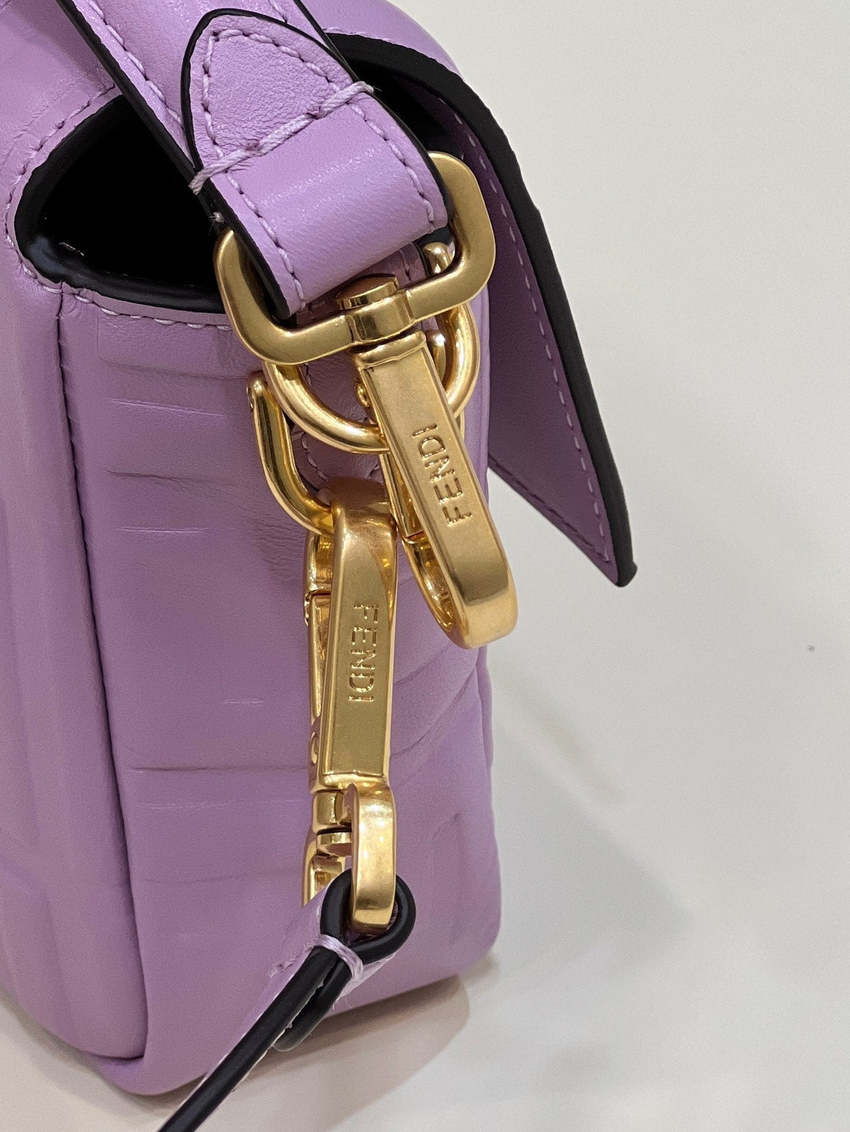 Baguette 27cm Violet Lambskin Gold Hardware