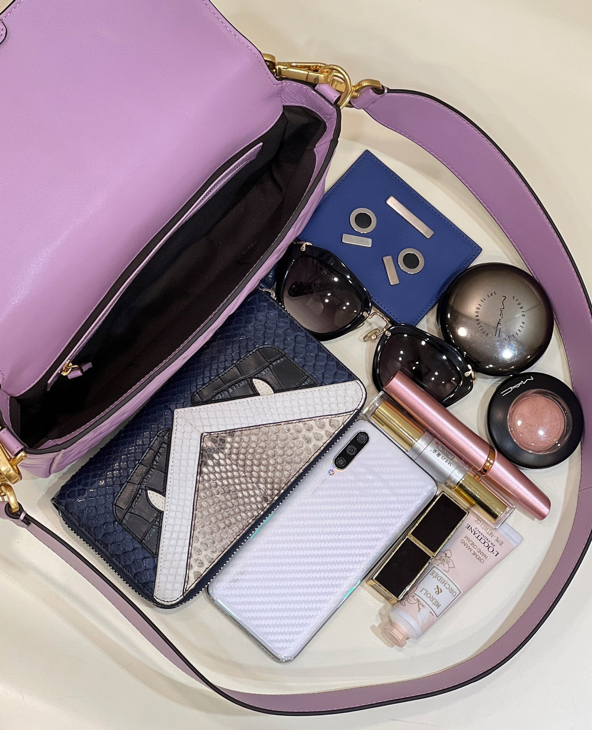 Baguette 27cm Violet Lambskin Gold Hardware