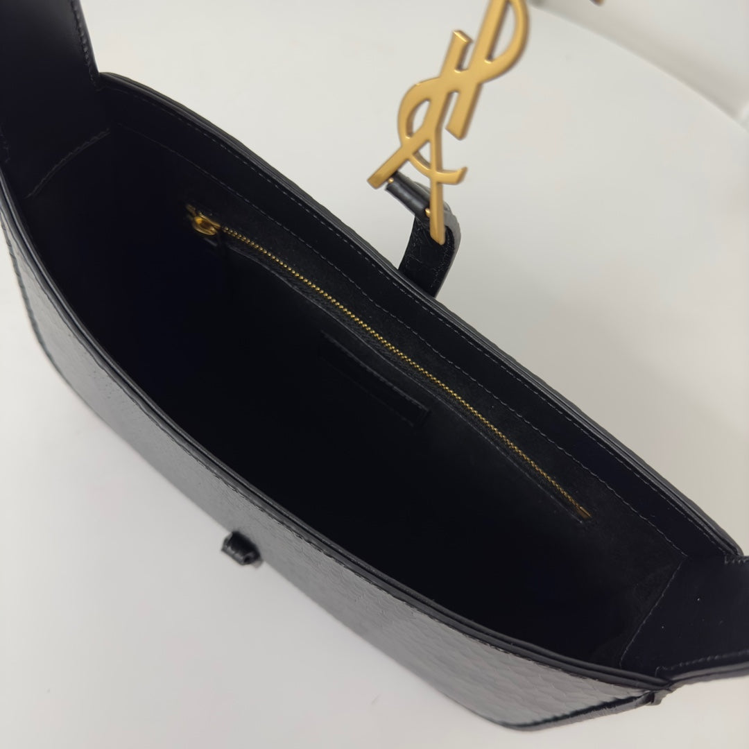 Le 5 a 7 24 Snake Black Lambskin Ghw
