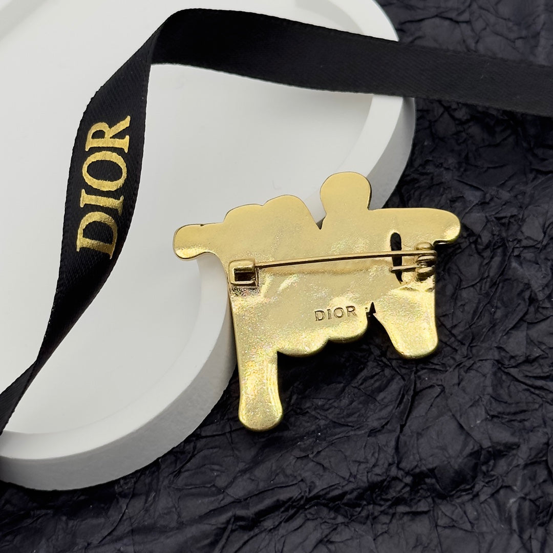 CD Brooch 172619