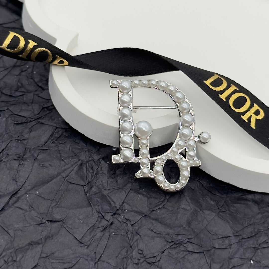 CD Brooch 172878