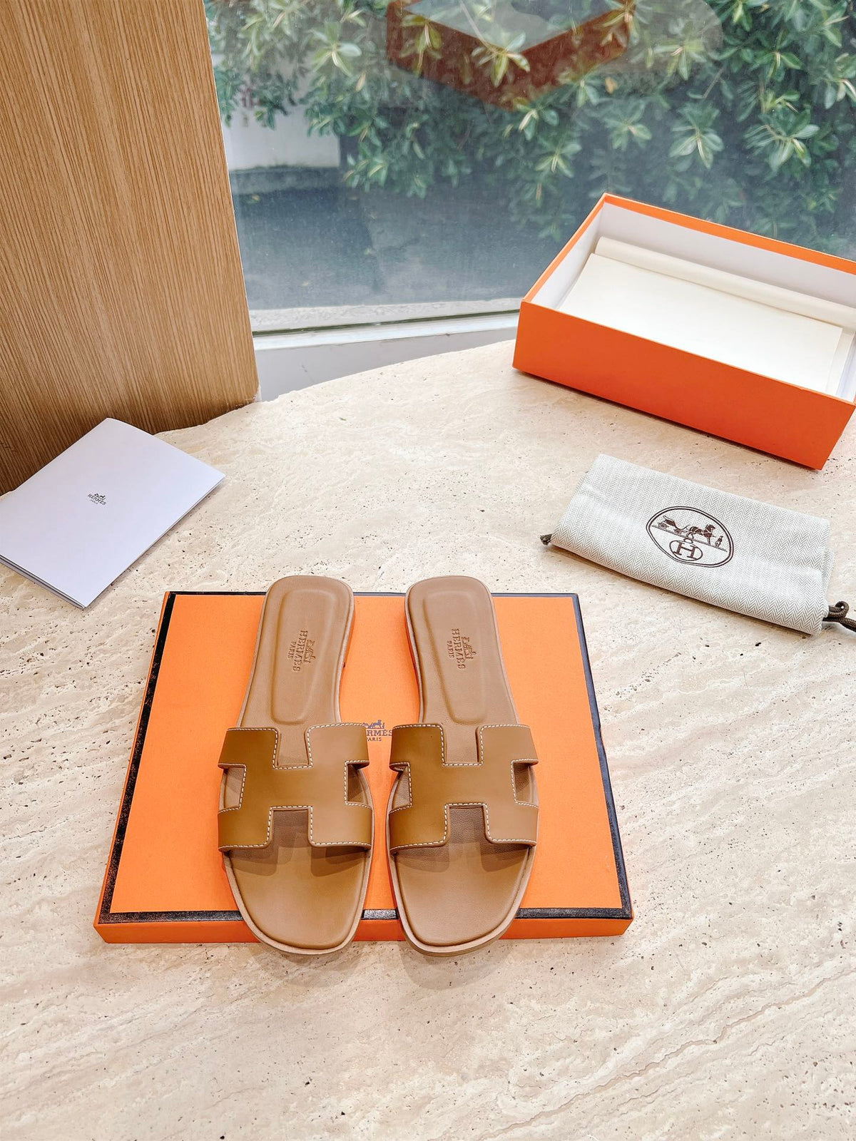HM 25 Oran Sandal Gold Calfskin