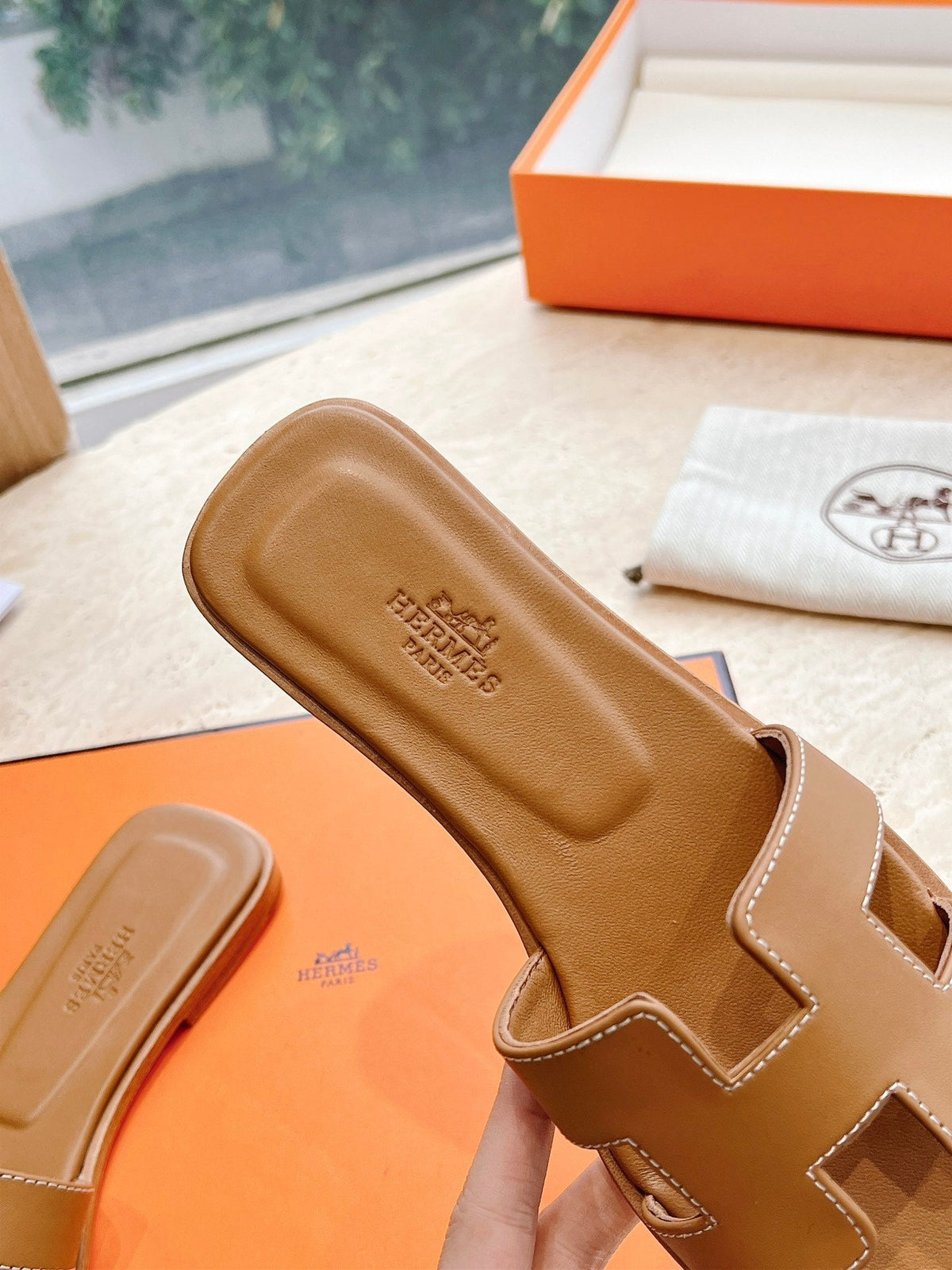 HM 25 Oran Sandal Gold Calfskin