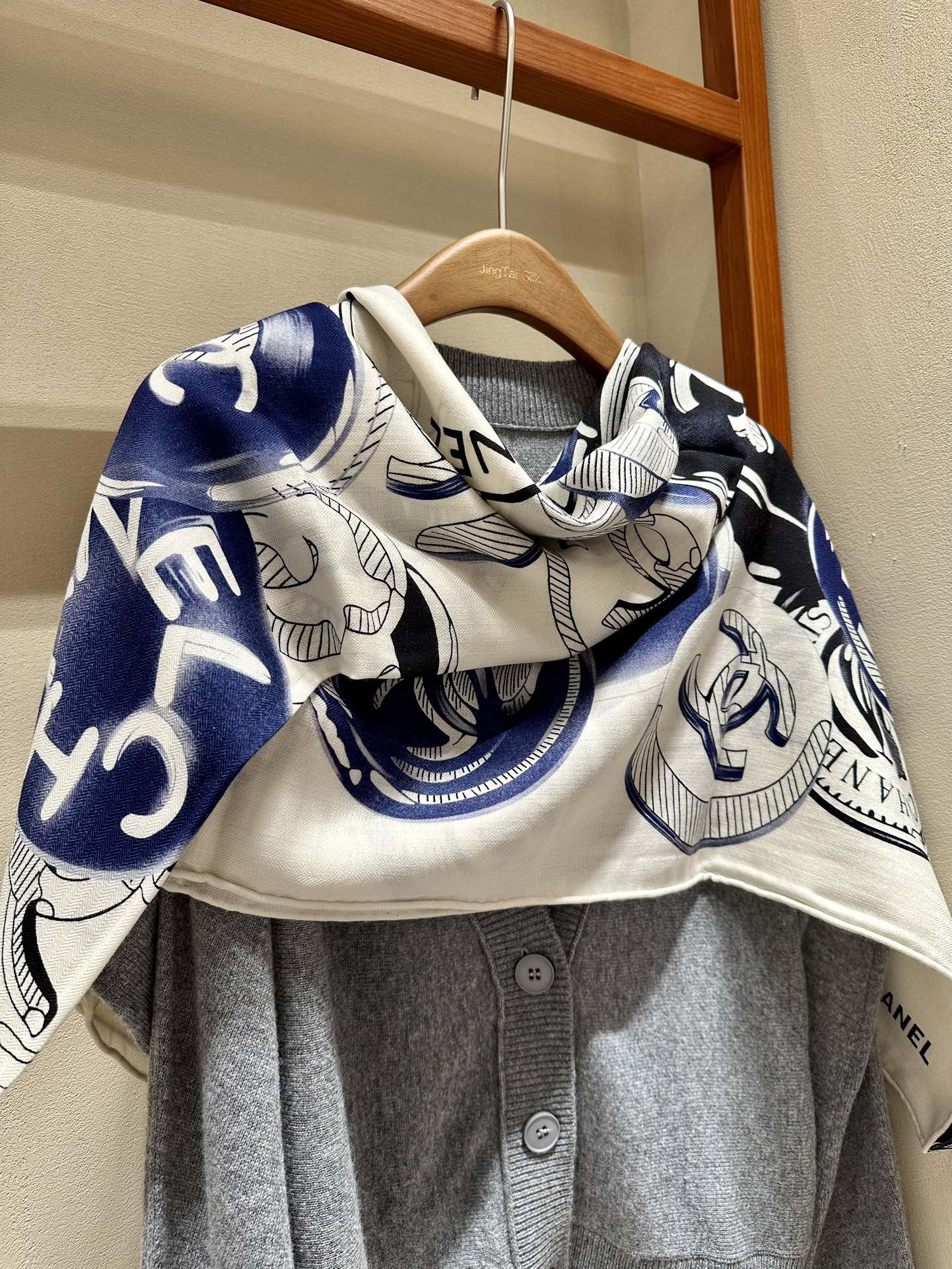 CC Square Scarf 140 CM In White Colorful Cashmere And Silk 418149