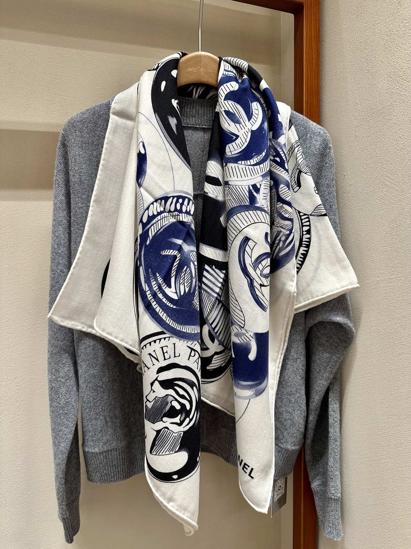 CC Square Scarf 140 CM In White Colorful Cashmere And Silk 418149