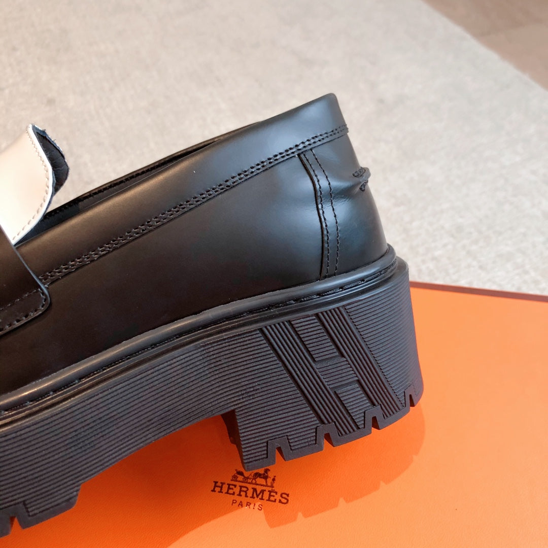HM HITCH LOAFER BLACK AND WHITE CALFSKIN
