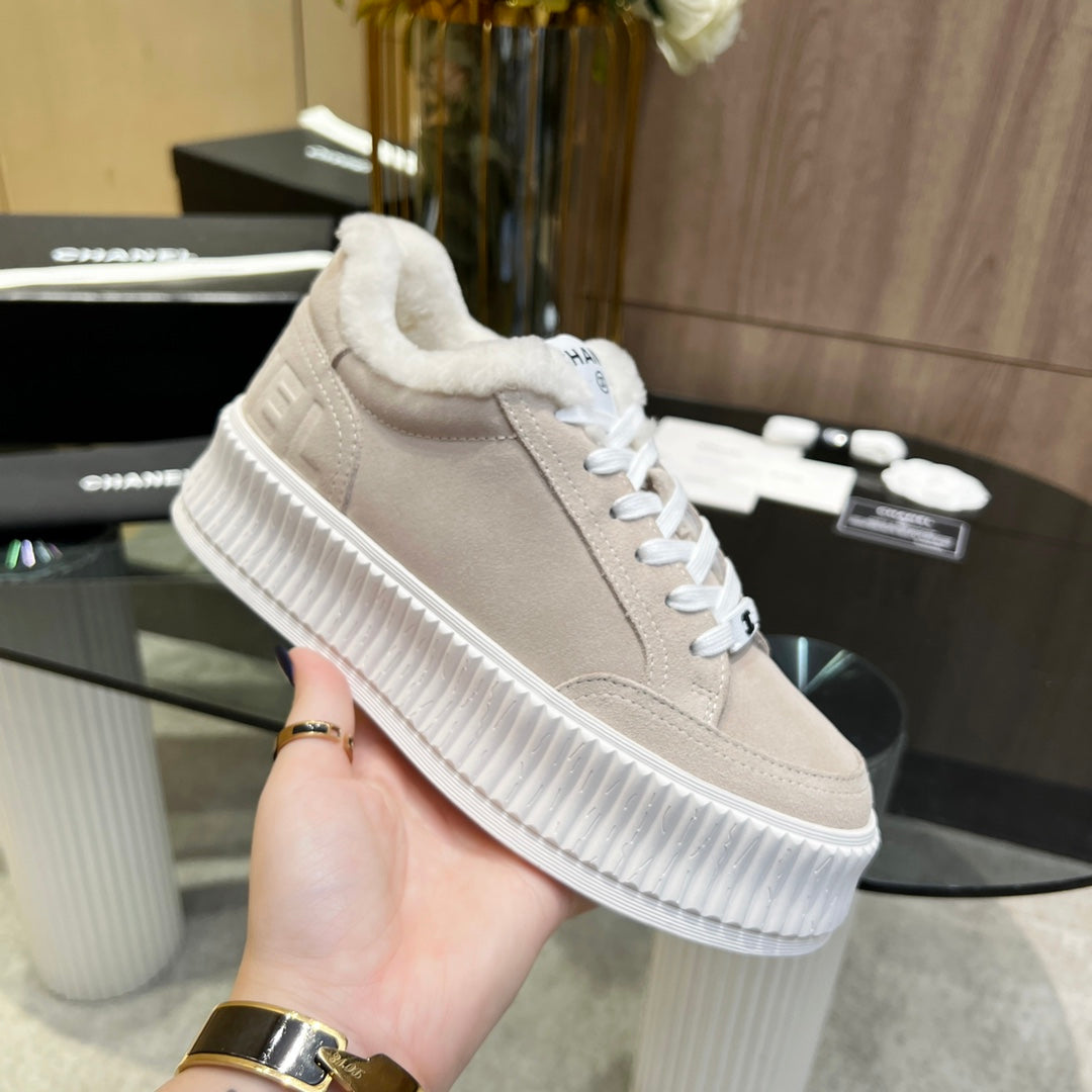 CC Sneaker Light Beige Suede With Fleece Lining 944567