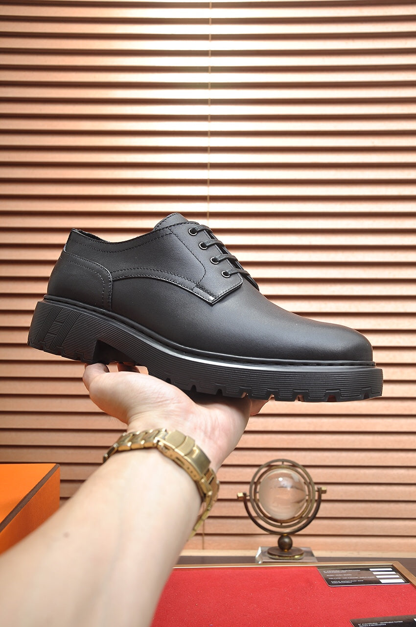HM DANIEL TRAMPING SHOE BLACK CALFSKIN