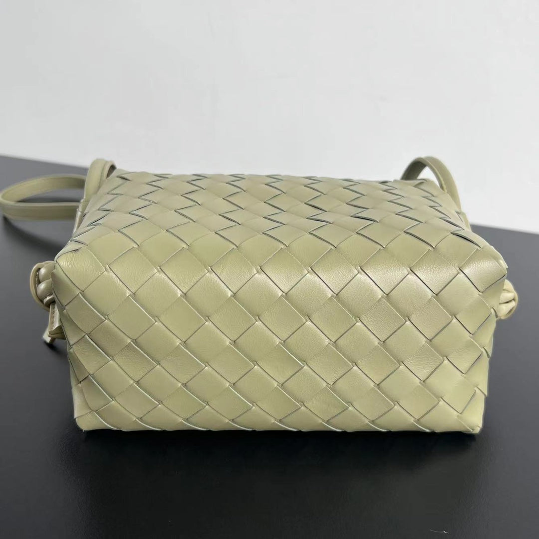 BV Loop Top Handle 19cm Green Beige Lambskin