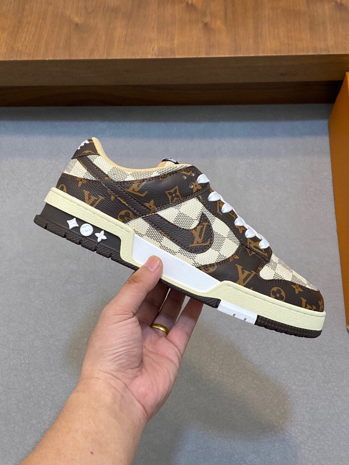 AIR TRAINER IN BROWN DAMIER CALFSKIN