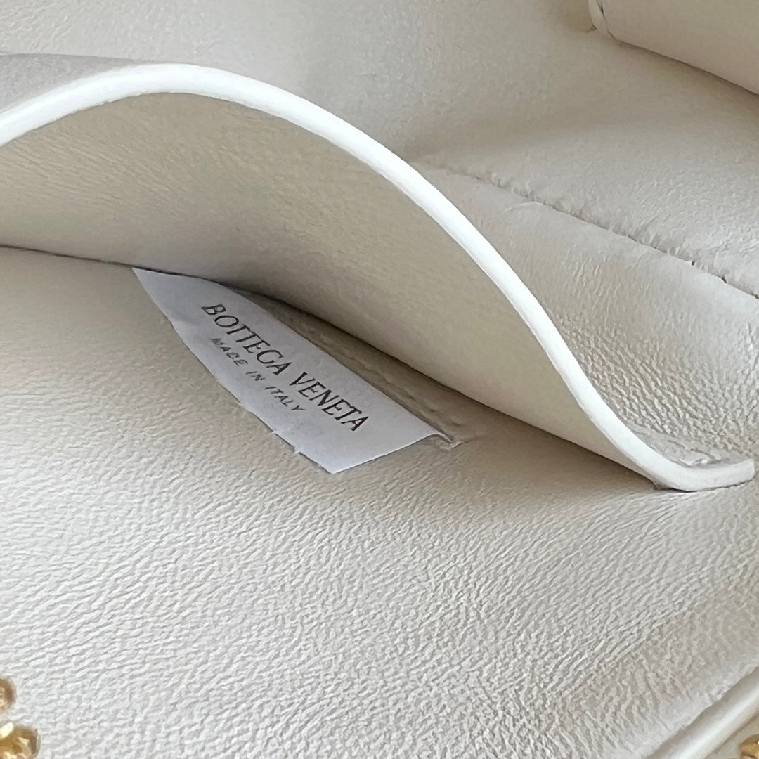 BV Concert Pouch 18.5cm White Lambskin