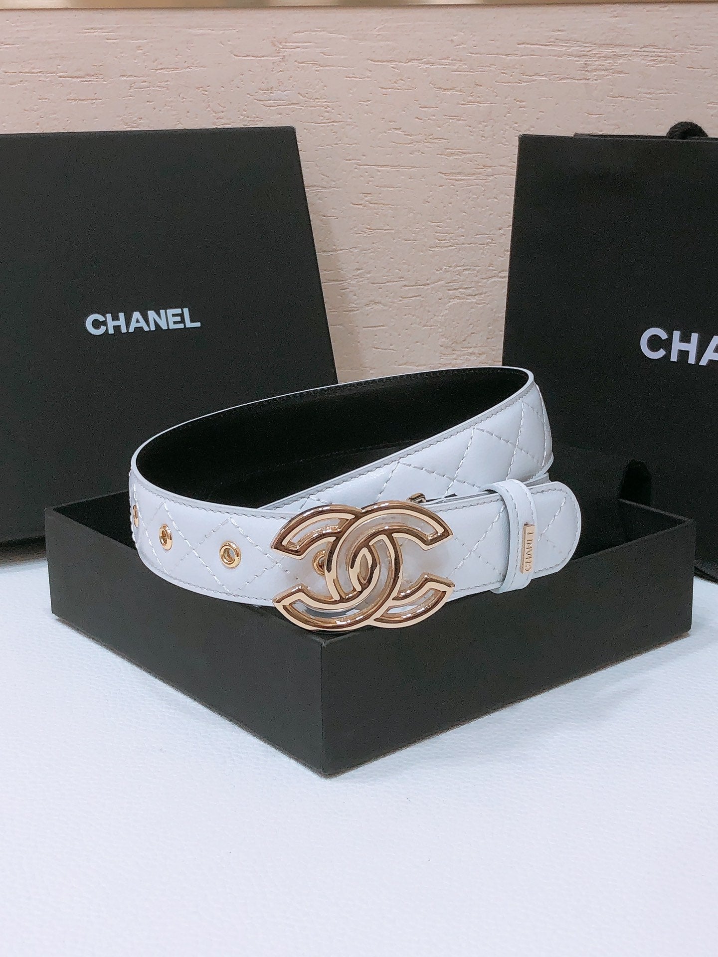 CHANEL BELT 3CM WHITE EMBROIDERED LAMBSKIN WITH GOLD HARDWARE