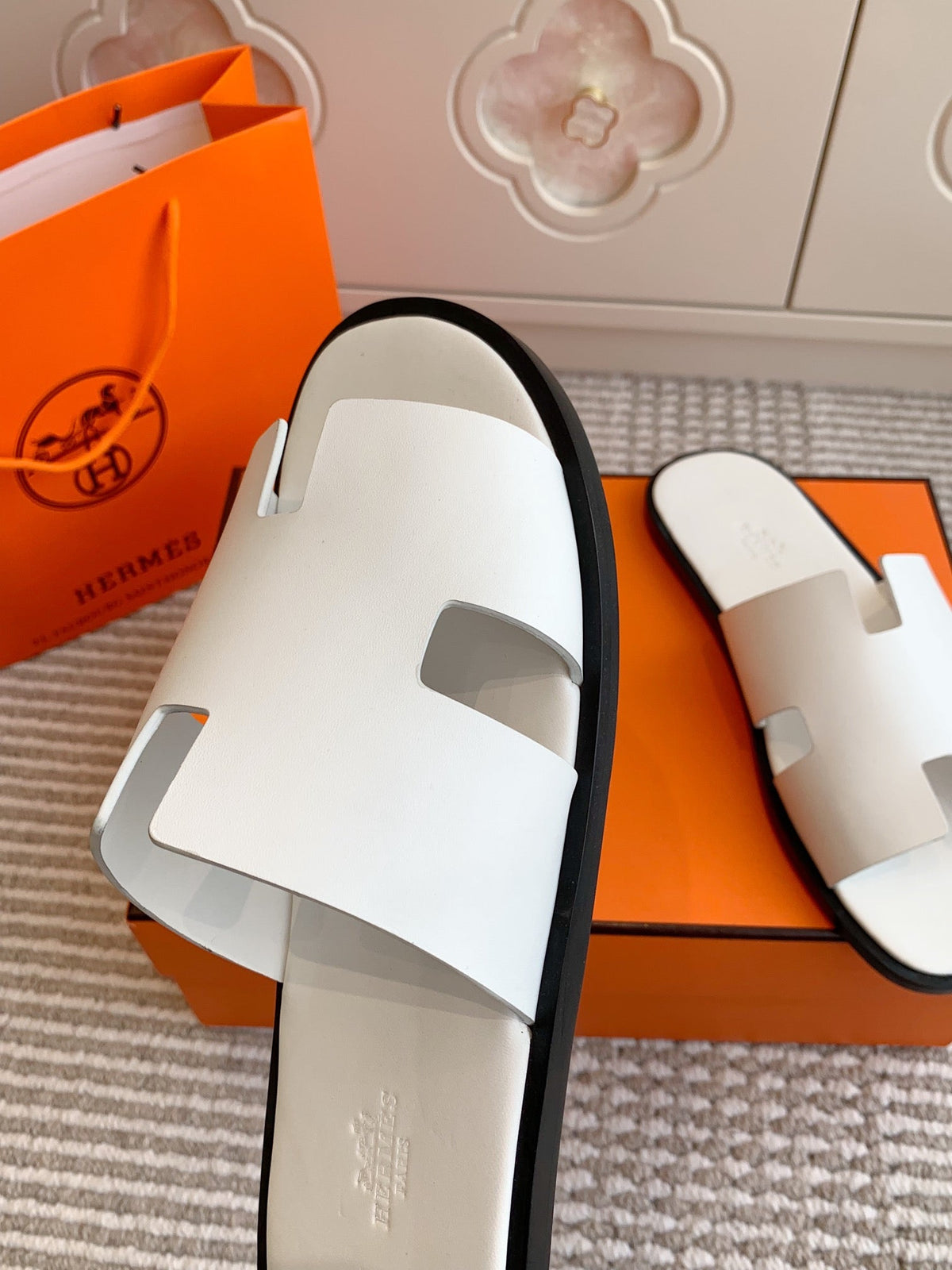 HM Izmir White Calfskin