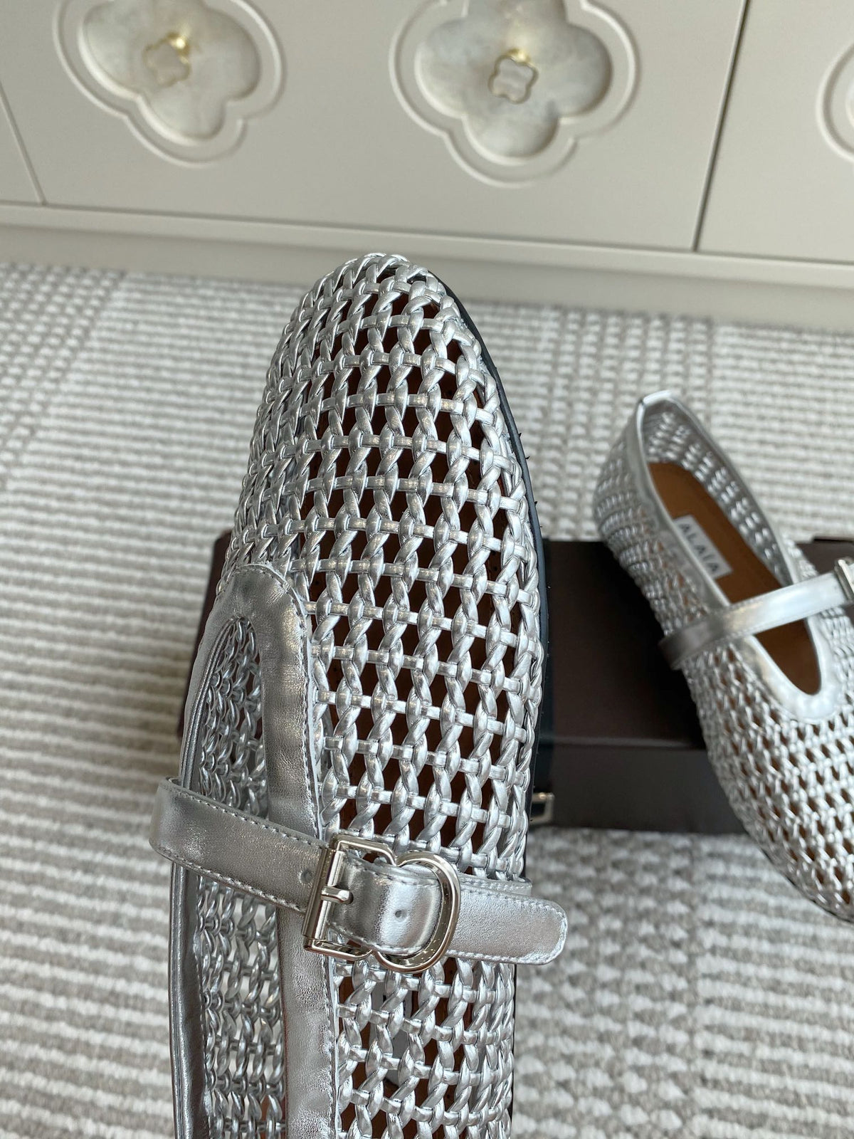 Alaia Women's Ballet Flat Silver Lambskin 291051