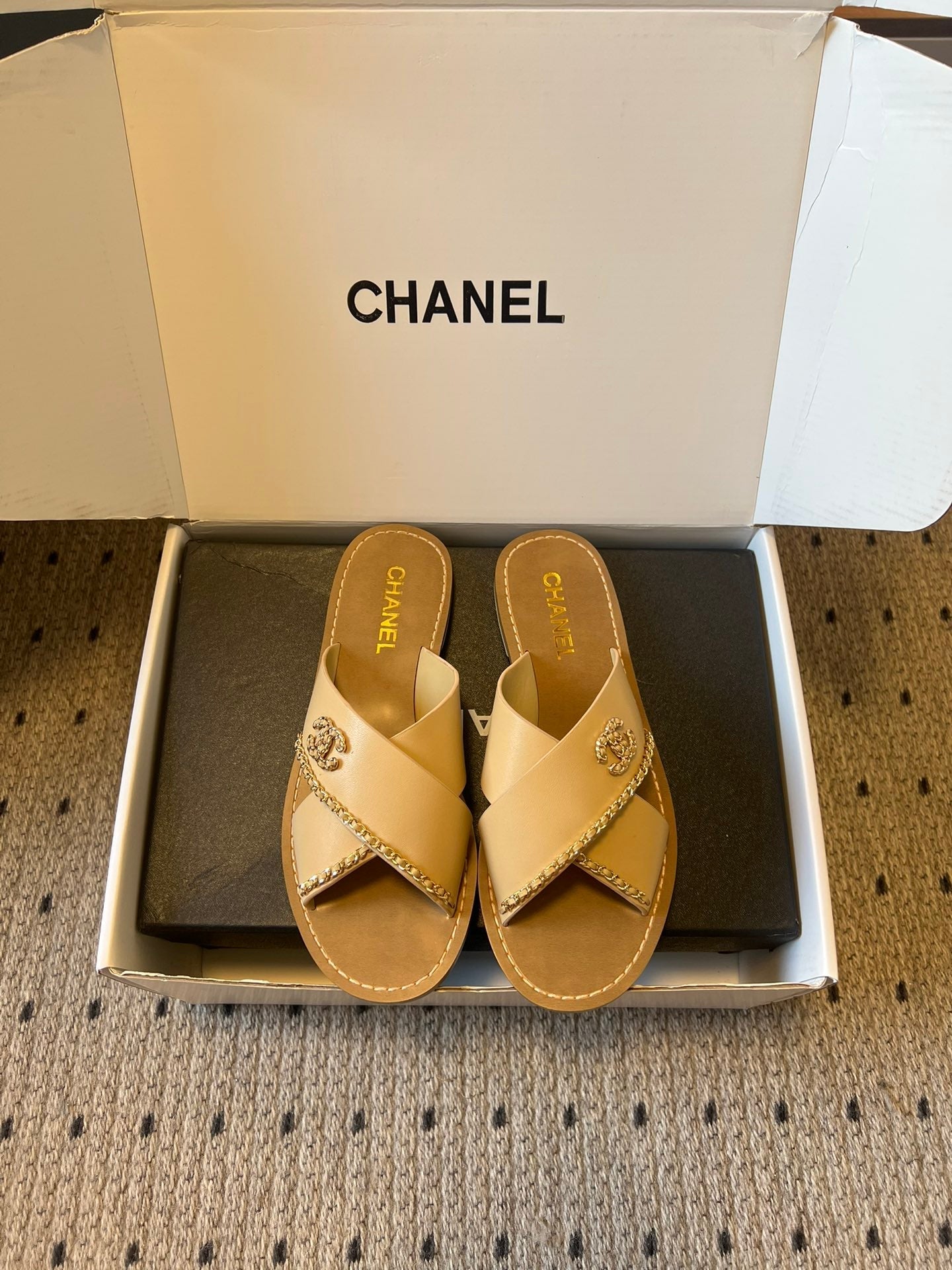 CC 26s Flat Sandals Beige Brown Cowhide 627192