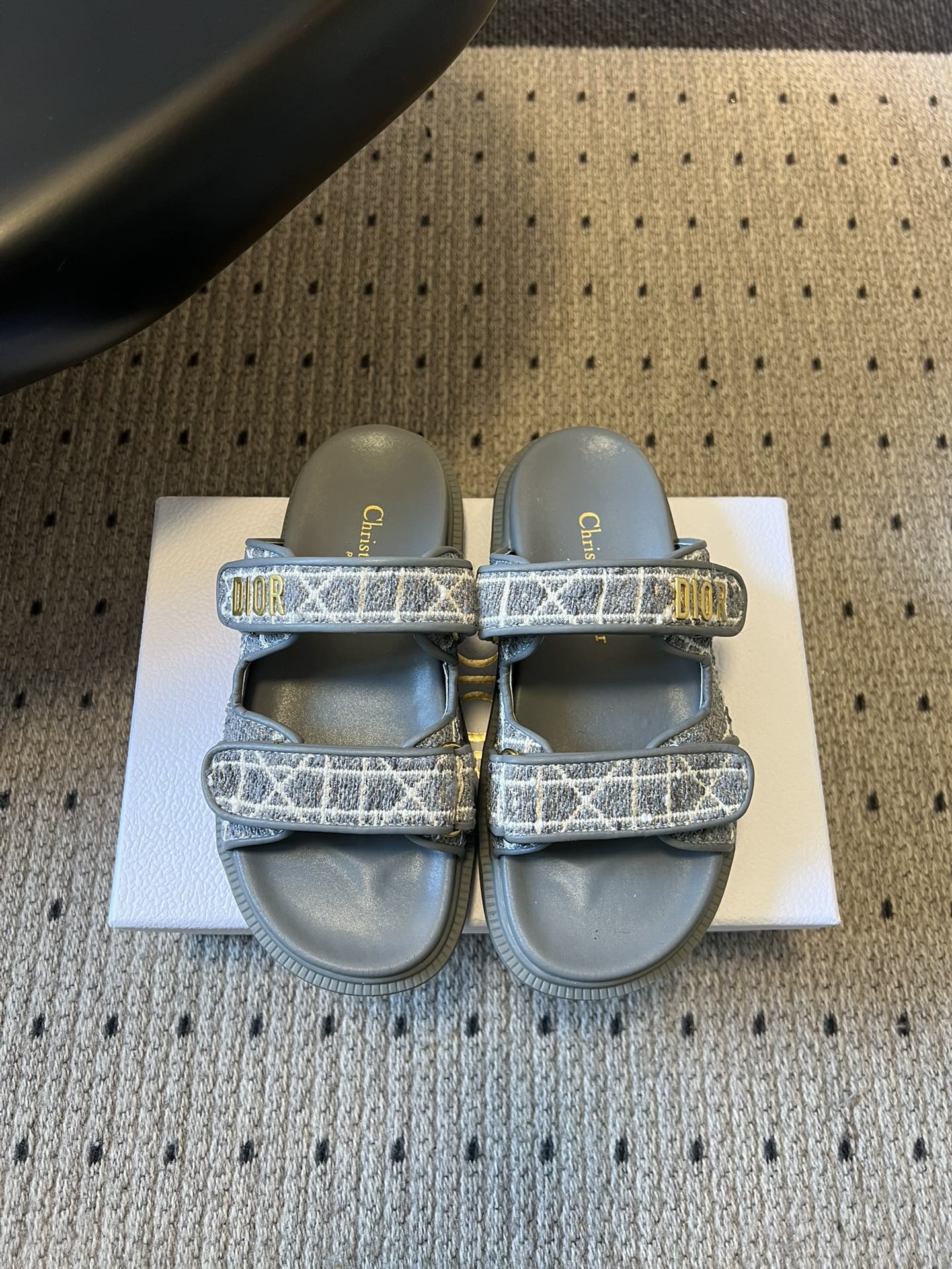 CD 26 Flat Slippers Gray Sheepskin Embroidered Fabric 621804