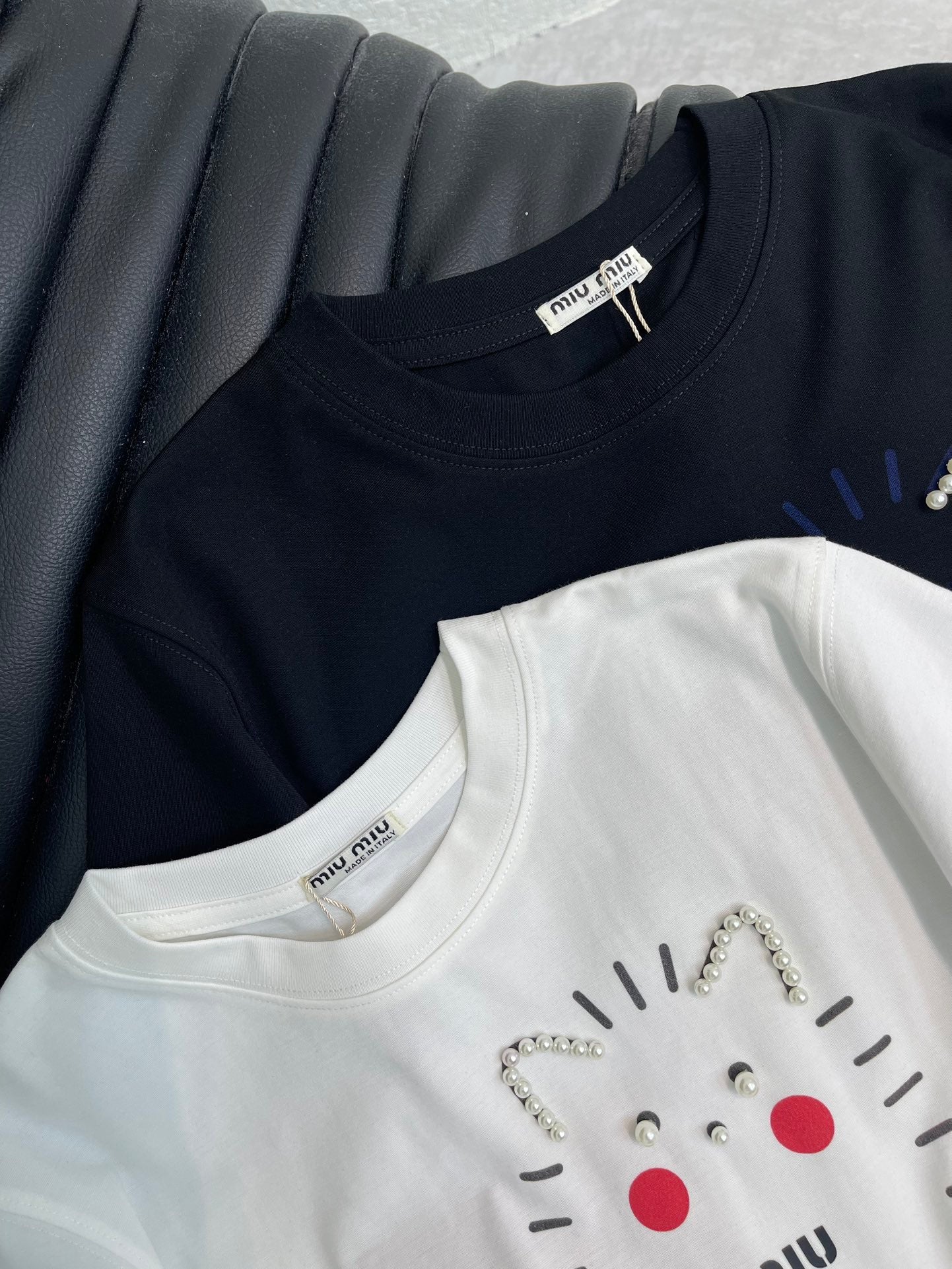 Miumiu 2026 Cat-themed Beaded Heavy-duty Short-Sleeve T-Shirt Cotton 343406