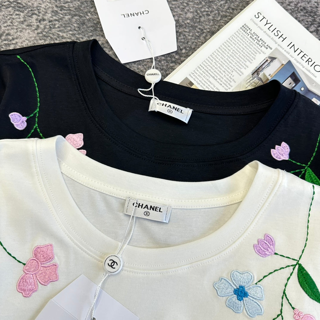 Chanel 2026 Short-Sleeve T-Shirt Black and White Cotton 359334