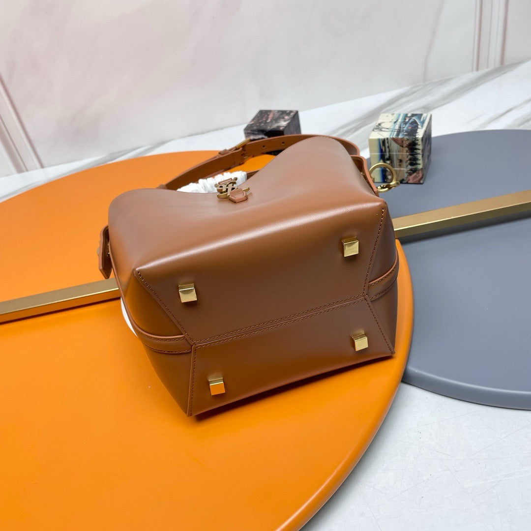 Le 5a7 Small 23cm Dark Brown Smooth Calfskin
