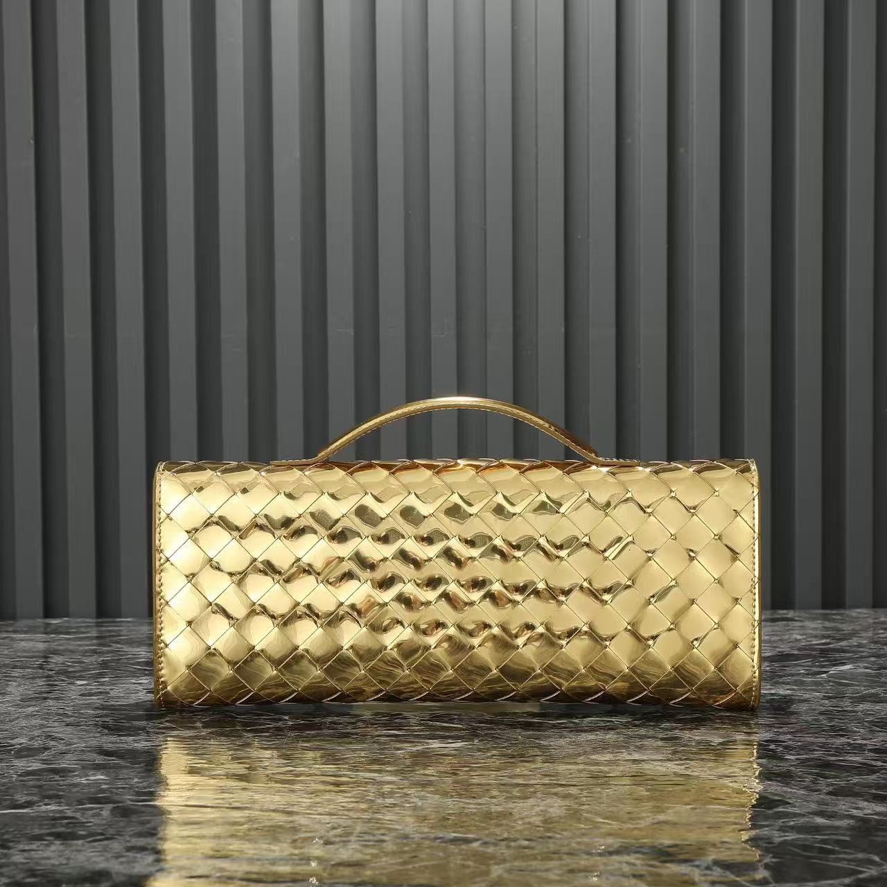BV Long Clutch Andiamo With Handle 31cm Gold Leather