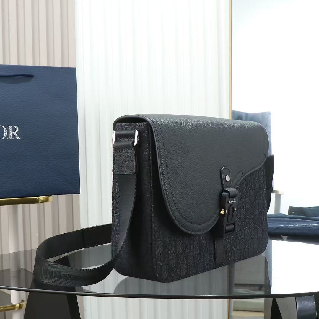 Medium Saddle Messenger Bag with Flap Black Calfskin fabric