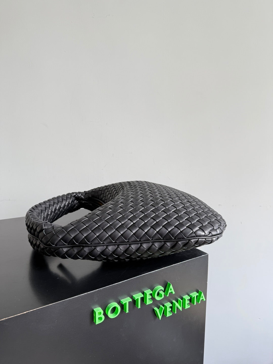 BV 2026 Veneta Medium Bag Black Lambskin